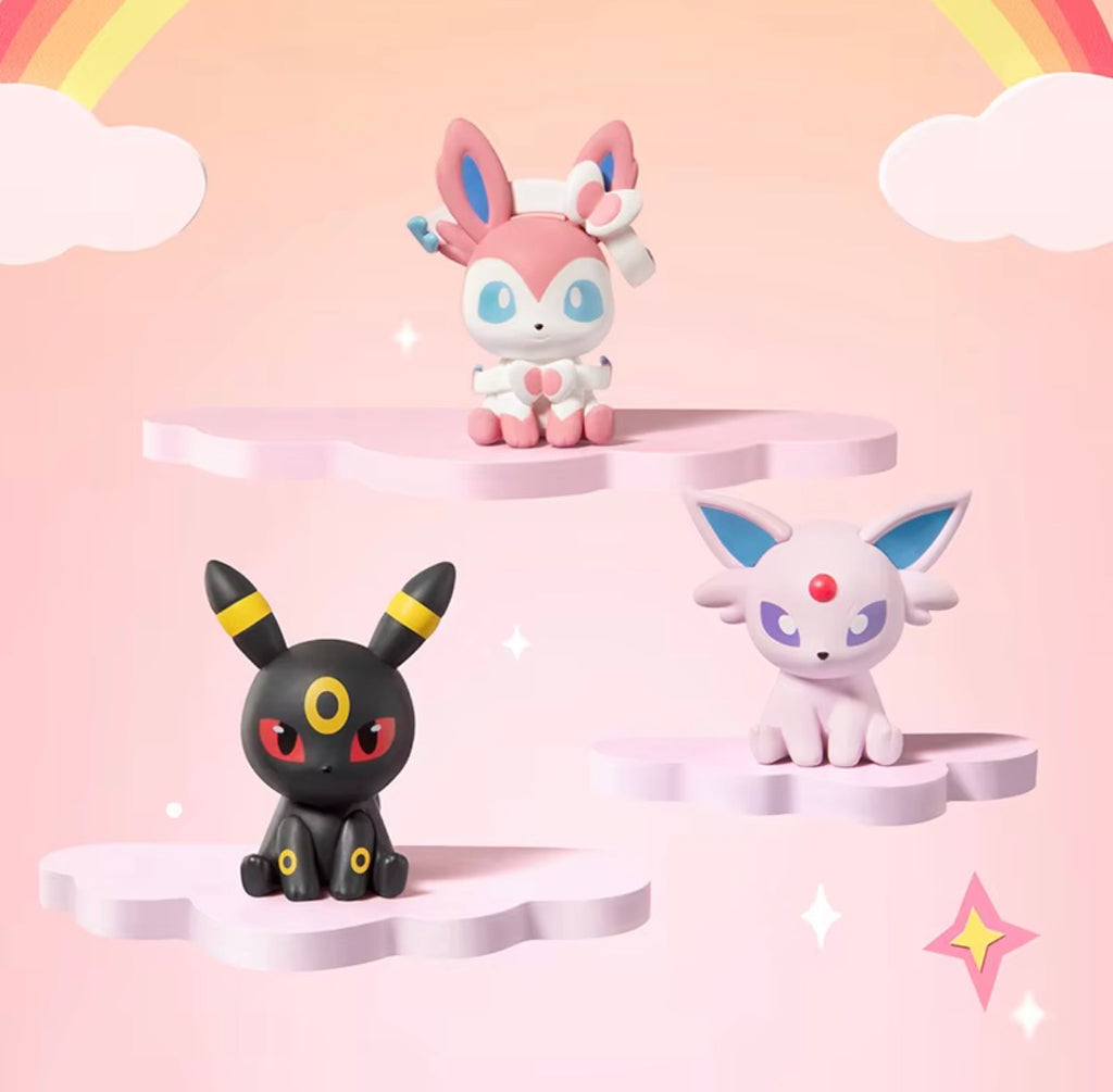 Surprise PokéBall Figurine